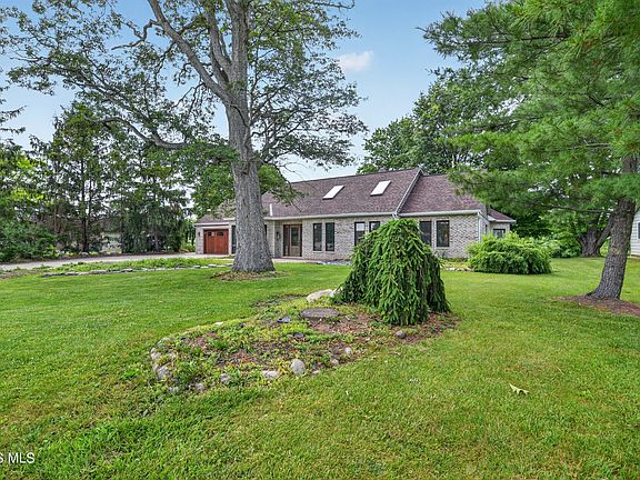 4th image of 207 Lakeview Dr