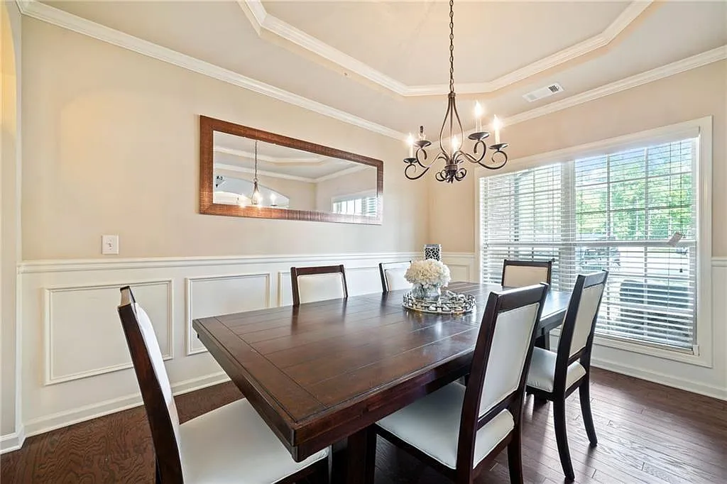 6 bed, 5.0 bath, 4010 sqft, $3,900 — Photo 4