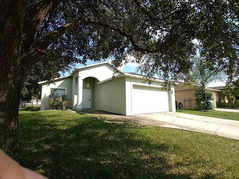 120 Eagle Point Blvd — Photo 1