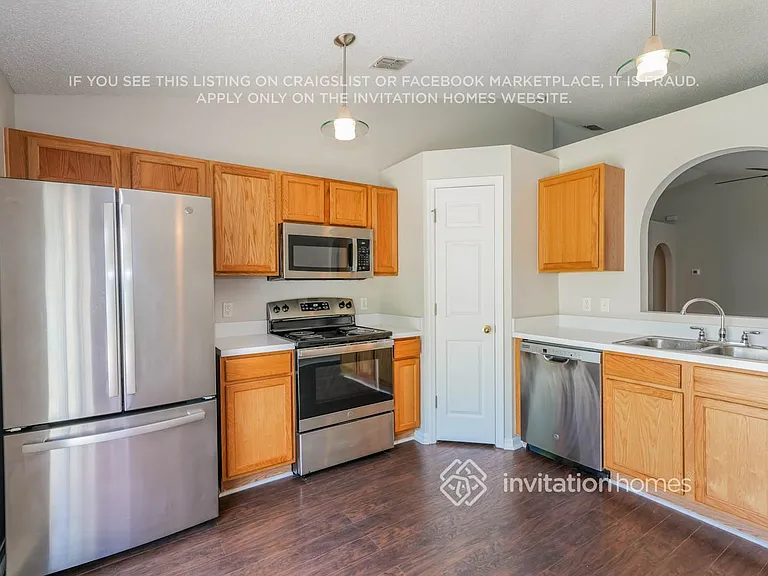 17037 Holmby Ct — Photo 13