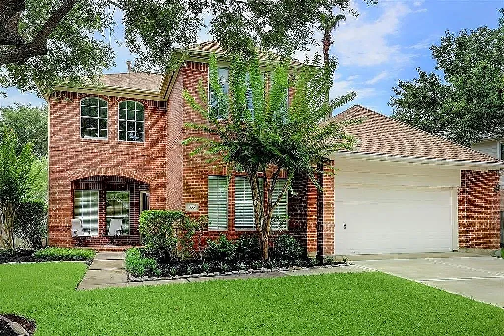 3 bed, 2.5 bath, 2420 sqft, $2,400 — Photo 2
