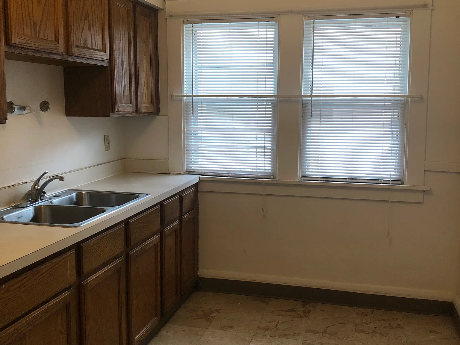 2 bed, 1100 sqft, $900 — Photo 2