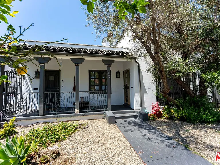 537 N Poinsettia Pl — Photo 27