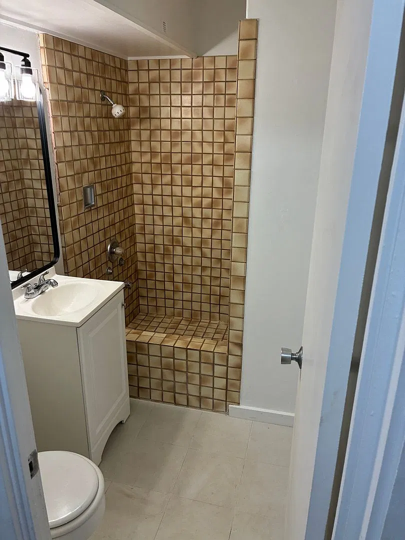 Refreshed Ground-Floor 1-Bedroom Near Diamond Head and Waikiki — Photo 4