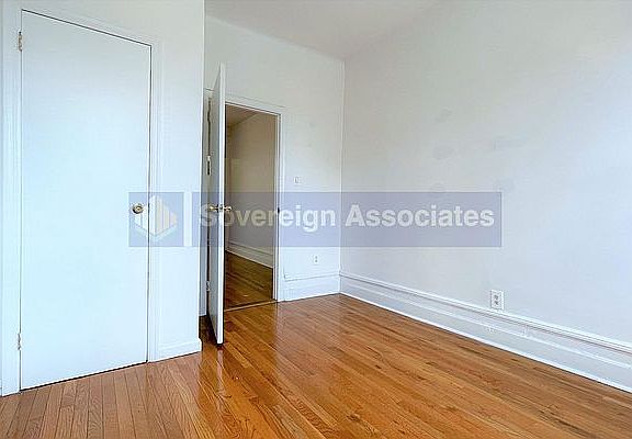 4th image of 22 Saint Nicholas Pl #5P
