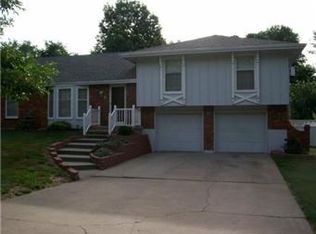 7403 N Woodland Ave, Gladstone, MO 64118