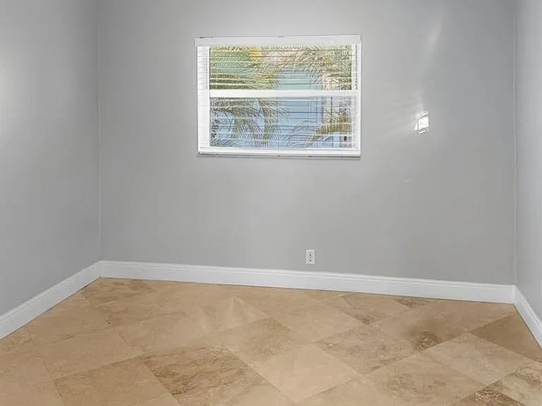 51 NE 24th St #6 — Photo 16