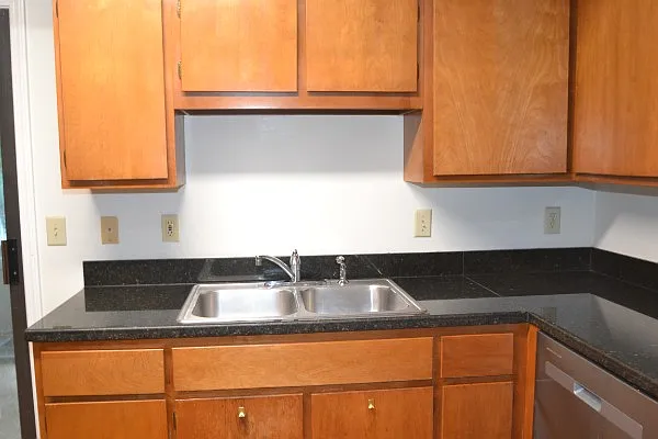 202 Hillsboro Pl — Photo 8