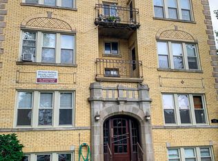 119 Forest Ave #2S, Riverside, IL 60546