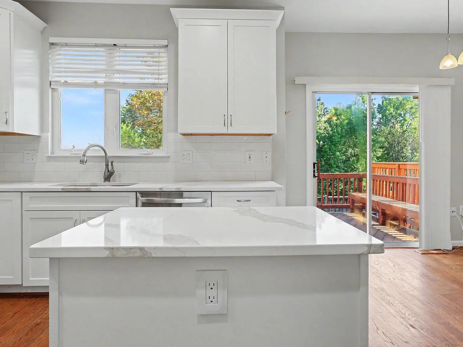 3 bed, 4.0 bath, 1911 sqft, $3,000 — Photo 4