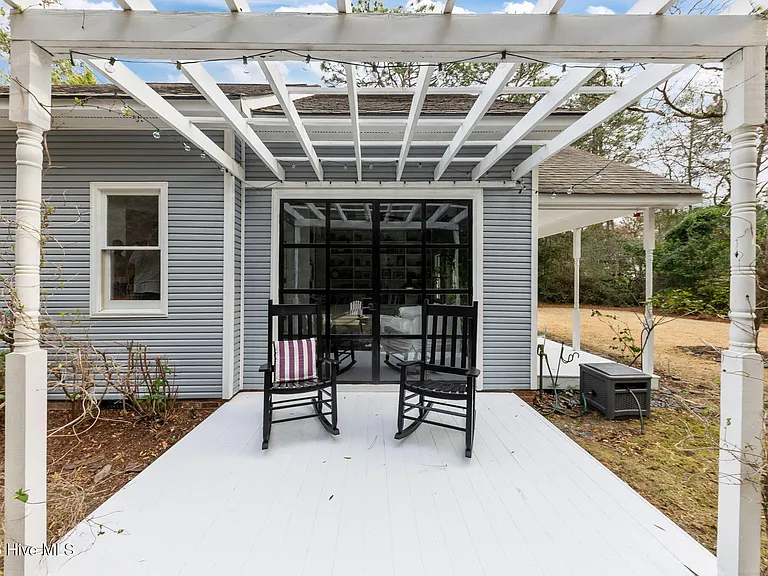 25 McLeod Rd — Photo 6