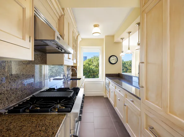 870 5th Avenue image 5 of 13