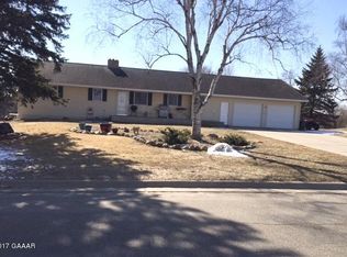 18 5th St NW, Melrose, MN 56352