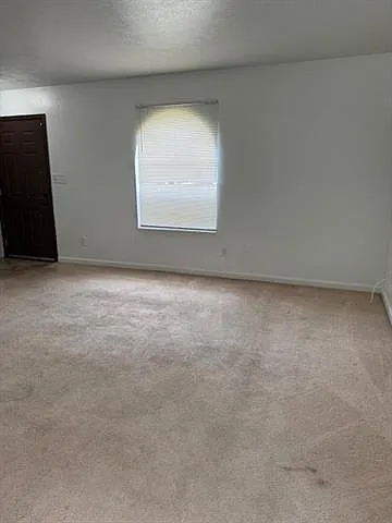 3 bed, 2.5 bath, 1700 sqft, $1,800 — Photo 4