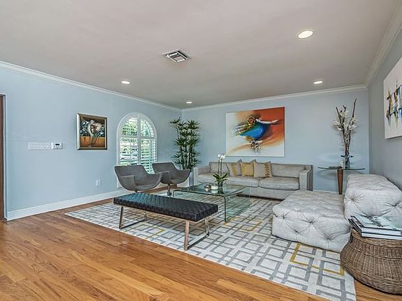 4th image of 120 S Prospect Dr