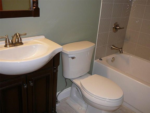 5th image of 176 Cleveland Dr