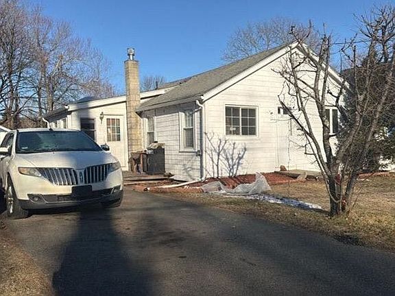 3rd image of 22 Heather St