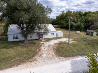 3818 S 28th Road, Dunnegan, MO 65640