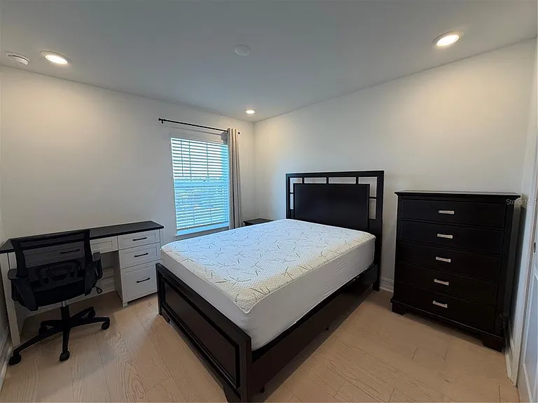 1523 W Chestnut St — Photo 16