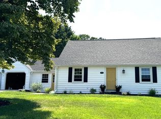14 White Hill Ln, Cumberland, RI 02864