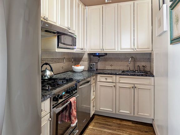 4th image of 333 E 34th St APT 16M