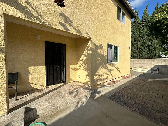 4th image of 15878 1/2 Meadowside St