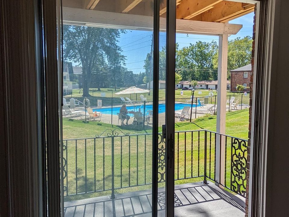 1st image of 10 Losson Garden Dr #2