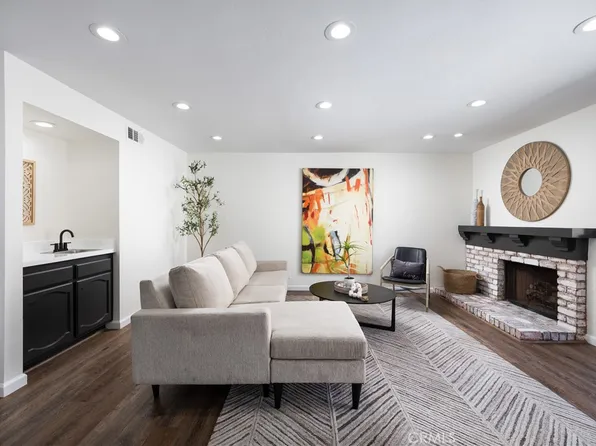 212 Mayfair Ln, Costa Mesa, CA 92627