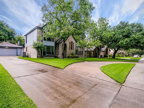 3rd image of 9907 Churchill Way Dr