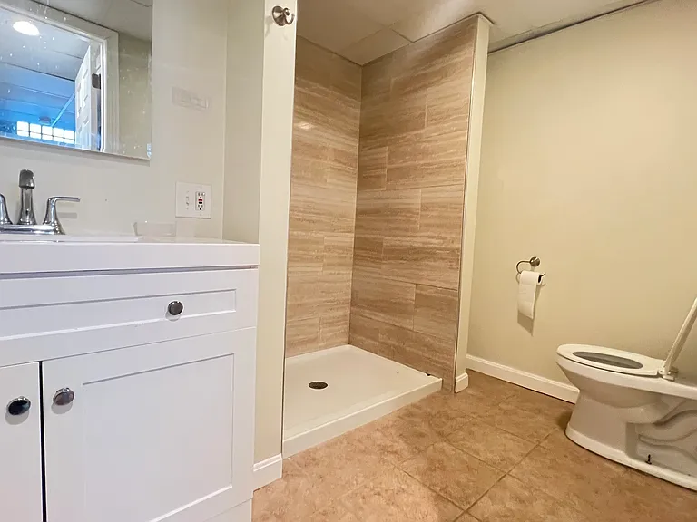 991 Main St #1 — Photo 5