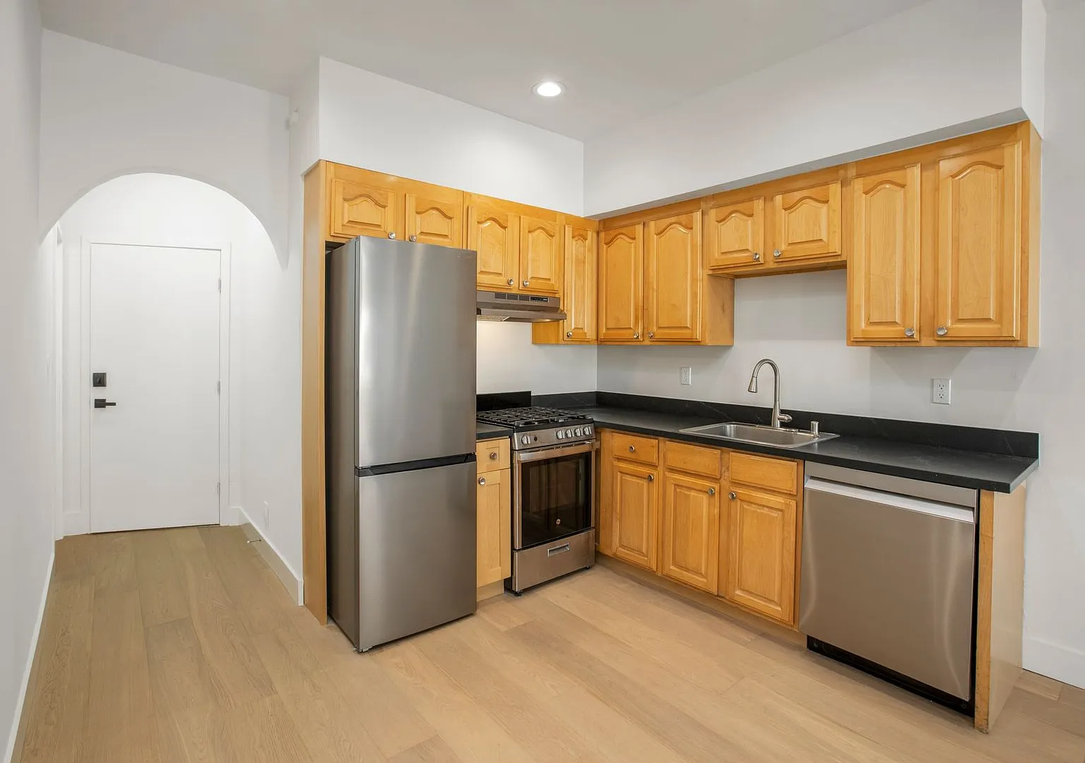 Recently Updated 2BR in Excellent Haight Ashbury Location! — Photo 3