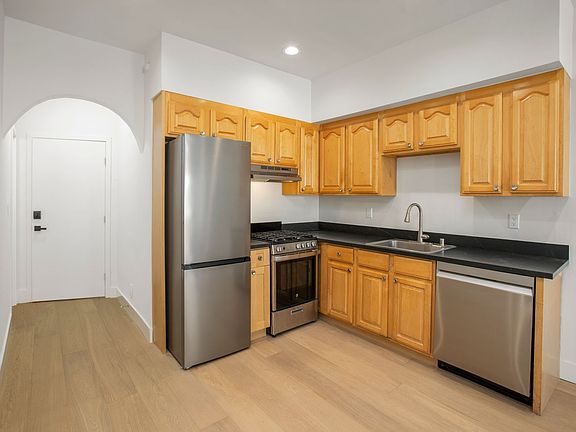3rd image of 1880 Page St APT 1