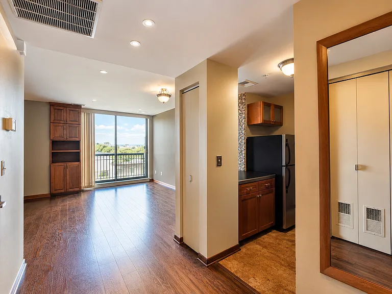 222 Montgomery St #4C — Photo 1