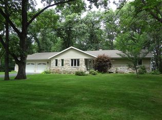 7980 W Bordeaux Dr, Dixon, IL 61021