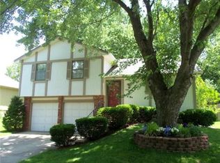 15001 S Bradley Dr, Olathe, KS 66062