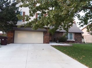 1009 Heatherwood Pl, McPherson, KS 67460