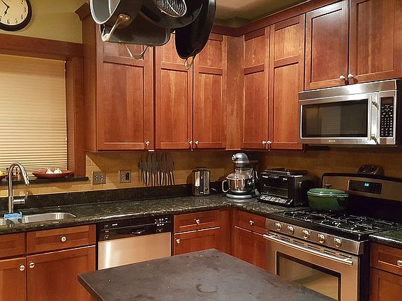 3rd image of 1615 W Catalpa Ave #1