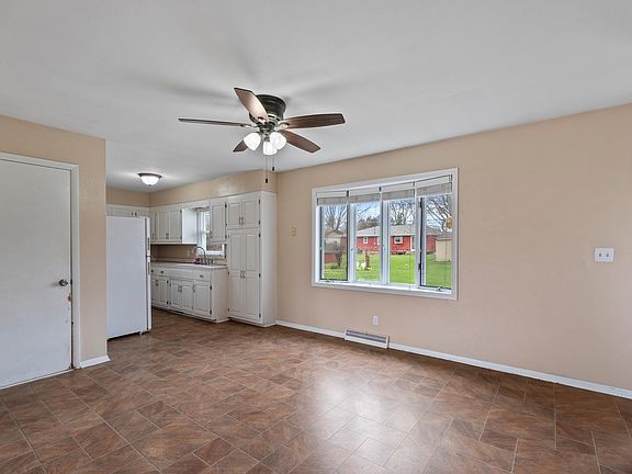 5th image of 1126 E Circle Dr