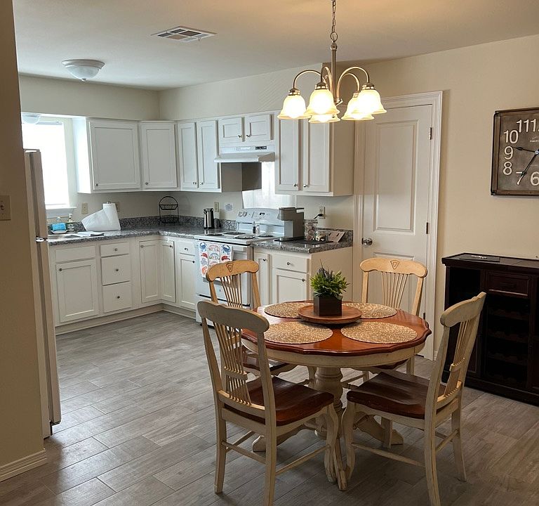Furnished kitchen