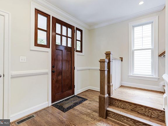 3rd image of 1205-1205 Lincoln Ave #B