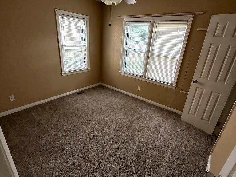 5311 E Elm St — Photo 9