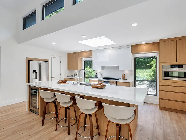 94 Peconic Hills Dr — Photo 11