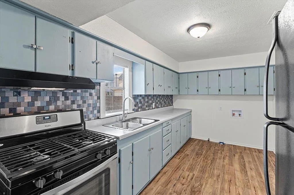 3 bed, 2.0 bath, 1299 sqft, $1,625 — Photo 4