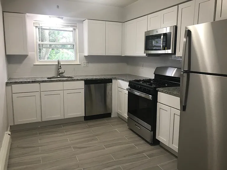 125 William St #2 — Photo 9