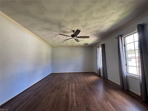 4th image of 5209 Sharon Dr