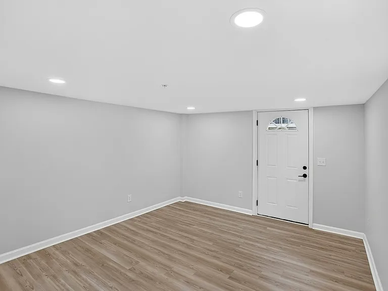 428 S Governors Ave #B — Photo 6