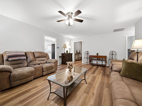 4th image of 104 Cranewater Dr