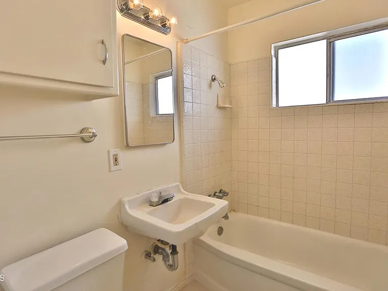 124 S Olive Ave #B — Photo 9