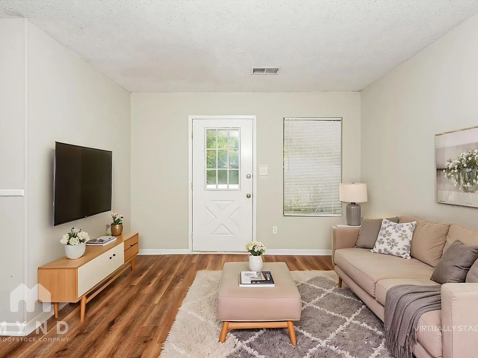 4 bed, 2.0 bath, 1180 sqft, $1,560 — Photo 2