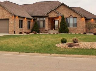 1105 27th St SW, Austin, MN 55912